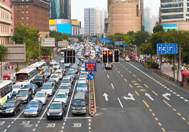 渋滞緩和を目指す、大都市の道路交通シミュレーション事例